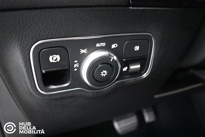 MERCEDES-BENZ GLA 200 d Automatic Premium